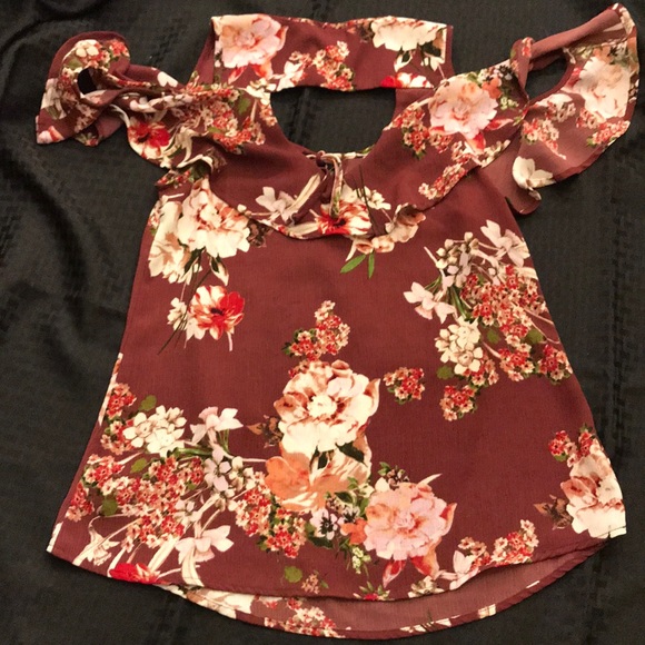 Red Floral Cold Shoulder Blouse - Picture 2 of 4